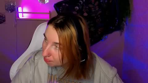 Snapshot of alisun_ chatting on 09/18/25, 08:33 A L I C E online show from 09/18/25, 08:33