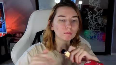 Snapshot of alisun_ chatting on 11/19/25, 10:37 A L I C E online show from 11/19/25, 10:37