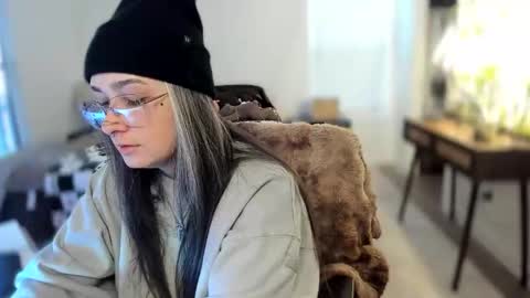 alix_valentine online show from 11/13/25, 02:49