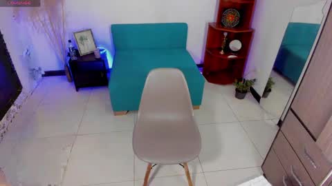 Alizee online show from 04/18/26, 11:49