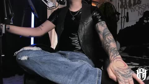   online show from 01/01/25, 04:39