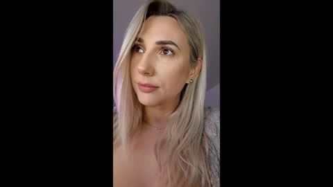 A day u didnt smile is a lost day online show from 04/01/26, 01:41