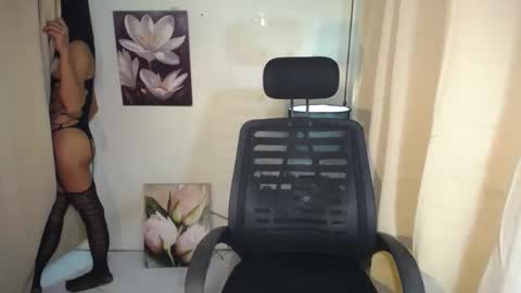 Snapshot of allday_mistress chatting on 02/26/25, 04:24 trina online show from 02/26/25, 04:24