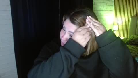 Snapshot of allegra_ferragamo chatting on 02/11/25, 11:01 Ale online show from 02/11/25, 11:01