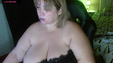 Snapshot of allegra_ferragamo chatting on 02/17/25, 12:43 Ale online show from 02/17/25, 12:43