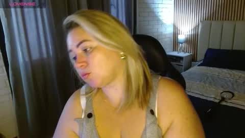 Snapshot of allegra_ferragamo chatting on 12/04/25, 04:38 Ale online show from 12/04/25, 04:38