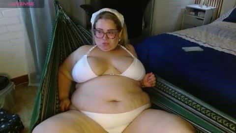 Snapshot of allegra_ferragamo chatting on 12/14/25, 07:40 Ale online show from 12/14/25, 07:40