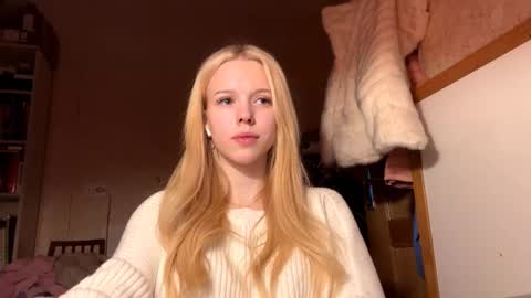 Lina online show from 11/25/25, 06:13