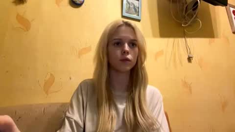 Snapshot of allegralenherr chatting on 12/20/25, 03:41 Lina online show from 12/20/25, 03:41