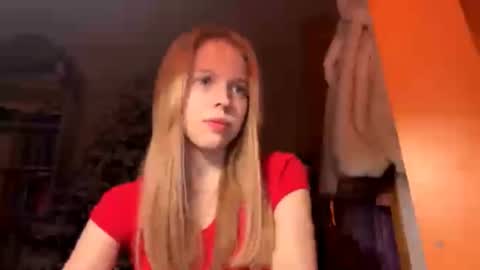 Lina online show from 12/22/25, 07:27