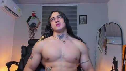 independent model 3 online show from 12/14/25, 05:24