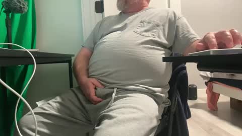 Allergictolove online show from 01/11/25, 03:13