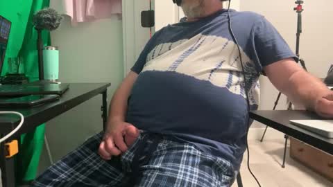 Allergictolove online show from 09/14/25, 05:01