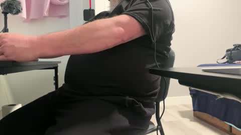 Allergictolove online show from 04/04/26, 03:20