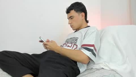 Snapshot of allexserrano chatting on 12/12/24, 10:13 Allex online show from 12/12/24, 10:13