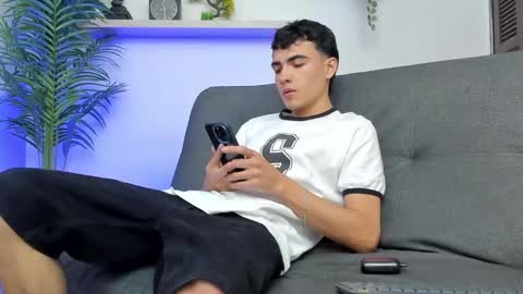 Snapshot of allexserrano chatting on 01/21/25, 03:26 Allex online show from 01/21/25, 03:26