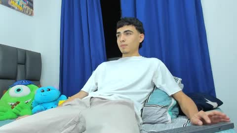 Snapshot of allexserrano chatting on 01/30/25, 05:41 Allex online show from 01/30/25, 05:41