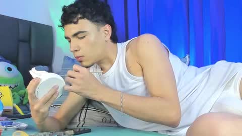 Snapshot of allexserrano chatting on 03/05/25, 10:11 Allex online show from 03/05/25, 10:11