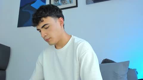 Snapshot of allexserrano chatting on 10/19/25, 10:10 Allex online show from 10/19/25, 10:10