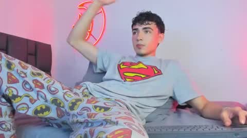 Snapshot of allexserrano chatting on 11/27/25, 04:25 Allex online show from 11/27/25, 04:25