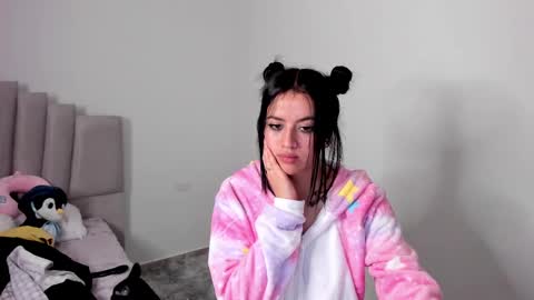 Snapshot of alli_cooper chatting on 02/21/25, 01:22 Ali online show from 02/21/25, 01:22