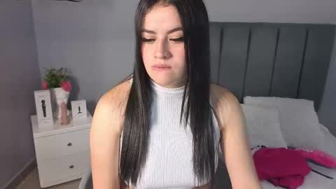 Snapshot of alli_cooper chatting on 03/20/26, 01:27 Ali online show from 03/20/26, 01:27