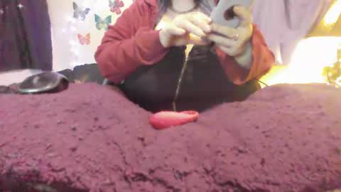 Snapshot of alli_kat78 chatting on 12/22/24, 11:44 Alli Kat online show from 12/22/24, 11:44