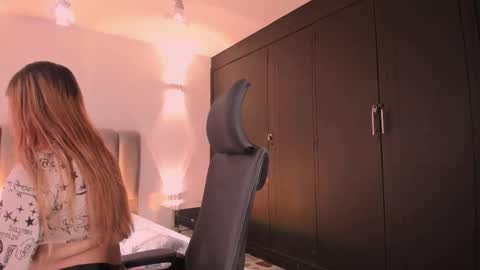 Snapshot of allicelover chatting on 10/24/25, 11:50 ALLICE online show from 10/24/25, 11:50