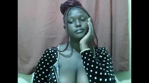 Snapshot of allie_quin chatting on 10/17/25, 08:06 Allie online show from 10/17/25, 08:06