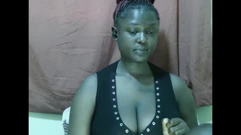 Snapshot of allie_quin chatting on 10/22/25, 07:41 Allie online show from 10/22/25, 07:41