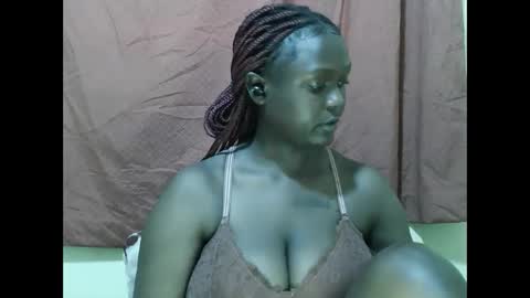 Snapshot of allie_quin chatting on 10/27/25, 10:52 Allie online show from 10/27/25, 10:52