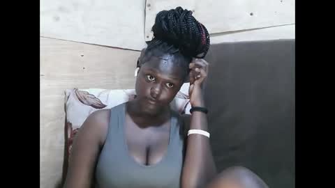 Snapshot of allie_quin chatting on 12/20/25, 10:11 Allie online show from 12/20/25, 10:11