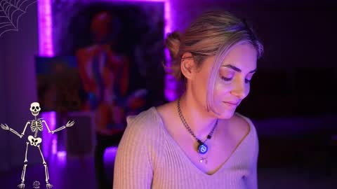 Allie online show from 10/28/25, 05:22