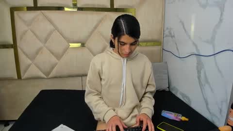 Snapshot of allison_69ts chatting on 09/15/25, 10:32 allison_69ts online show from 09/15/25, 10:32