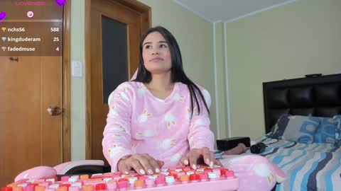 Snapshot of allison_love chatting on 01/15/25, 07:37 allison online show from 01/15/25, 07:37