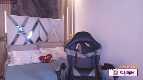 allison_parker1_ online show from 11/15/25, 12:02