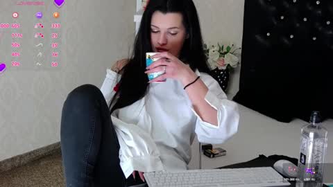 Snapshot of allisonn223 chatting on 01/11/25, 08:32 Deea online show from 01/11/25, 08:32