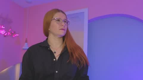 Snapshot of allisonroberts_ chatting on 04/05/26, 10:45 Alli online show from 04/05/26, 10:45