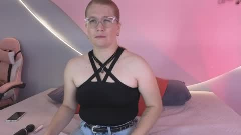 Snapshot of allisonroberts_ chatting on 05/02/26, 11:48 Alli online show from 05/02/26, 11:48