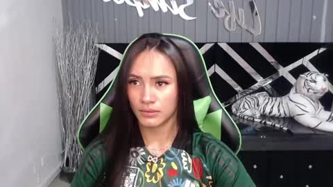 Snapshot of allisson_a chatting on 02/06/25, 03:27 Allisson online show from 02/06/25, 03:27