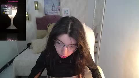 Snapshot of alllyson_ chatting on 11/10/25, 07:24 alison online show from 11/10/25, 07:24