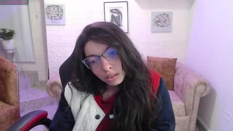 Snapshot of alllyson_ chatting on 11/17/25, 10:04 alison online show from 11/17/25, 10:04