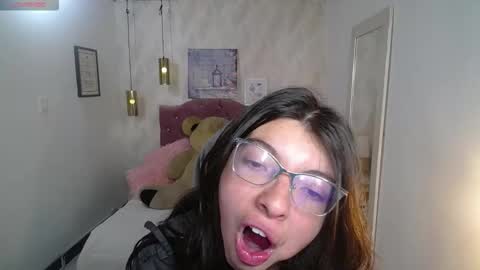 Snapshot of alllyson_ chatting on 11/25/25, 08:31 alison online show from 11/25/25, 08:31