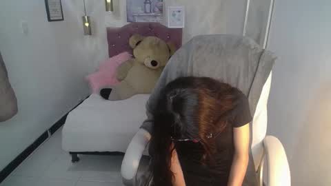 Snapshot of alllyson_ chatting on 11/28/25, 08:22 alison online show from 11/28/25, 08:22