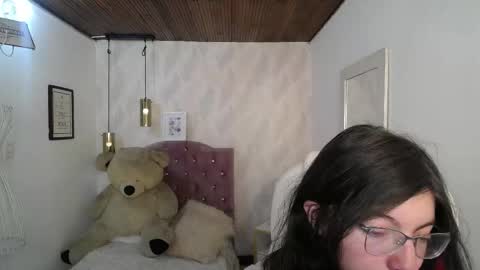 Snapshot of alllyson_ chatting on 12/20/25, 08:38 alison online show from 12/20/25, 08:38