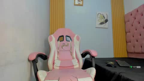 alluringangel01 online show from 12/04/25, 02:21