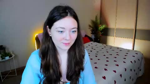 Snapshot of alluringeyess chatting on 06/14/26, 04:47 alluringeyess online show from 06/14/26, 04:47