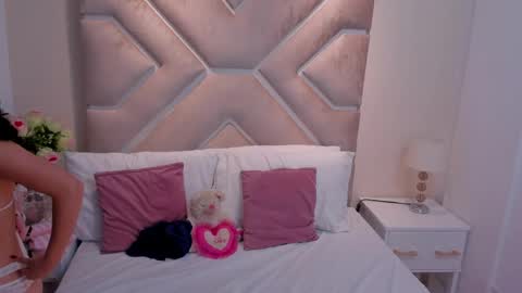 ally_and_noah_ online show from 04/06/26, 11:33