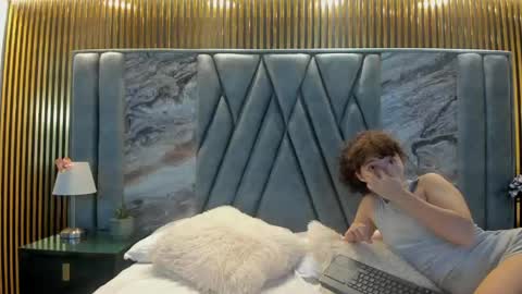 ally_and_noah_ online show from 06/04/26, 11:38
