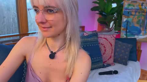 Ally Elliot online show from 12/03/25, 02:48